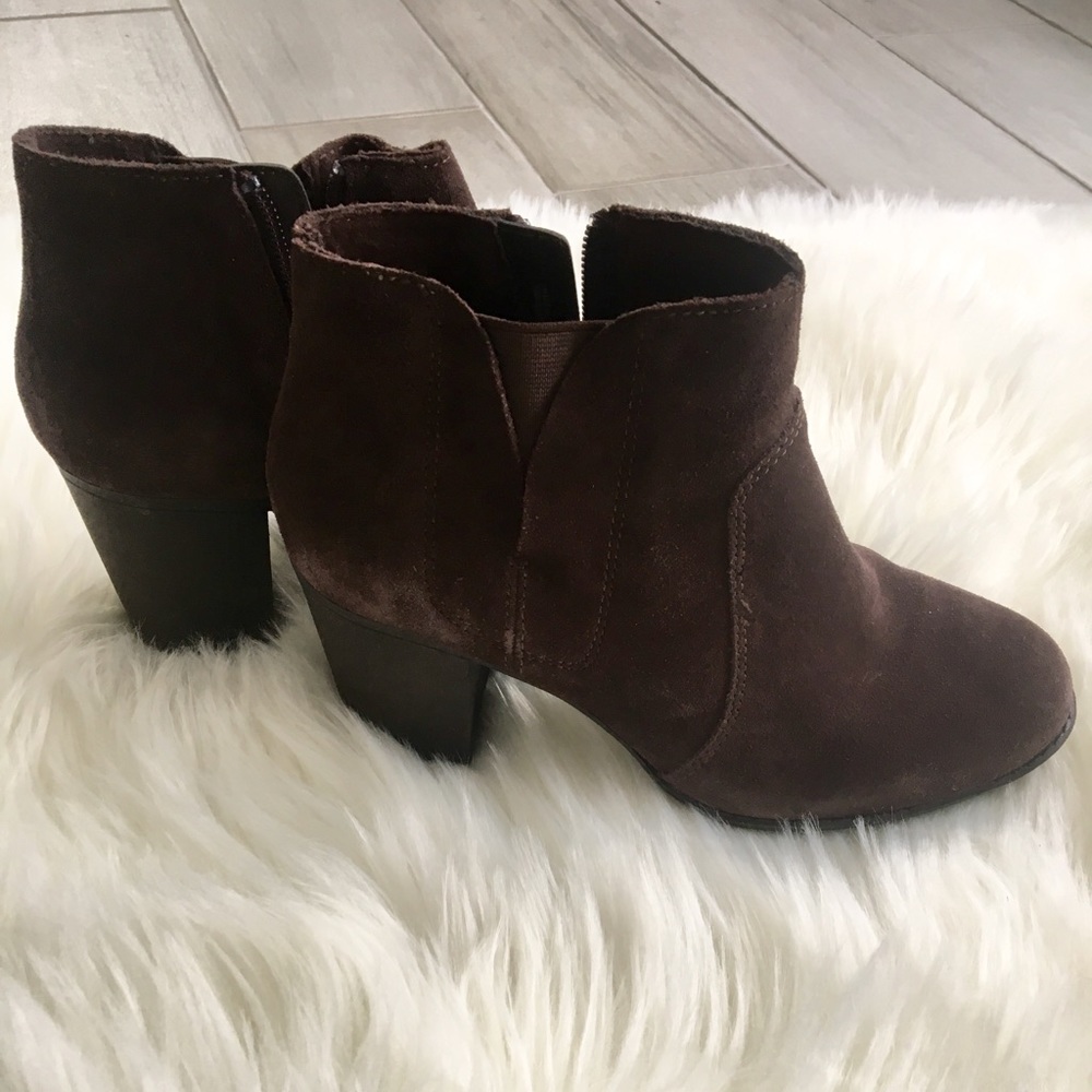 Dark brown suede Clark’s ankle boots size 7